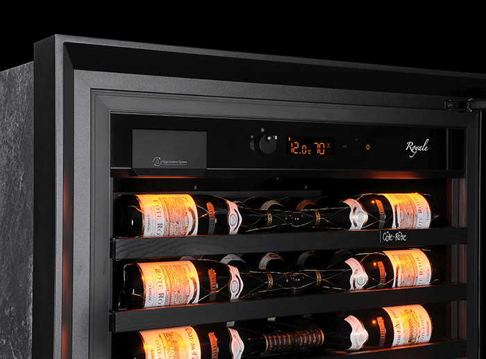 美しくディスプレイされるボトル