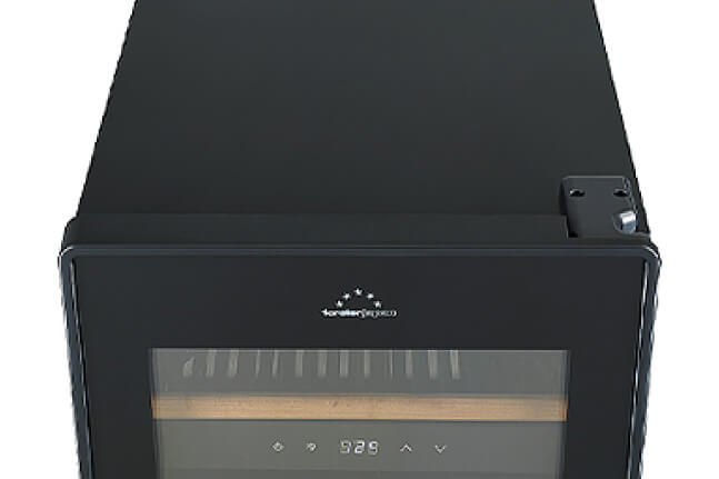 部屋の家具とのバランスを考慮した薄型設計