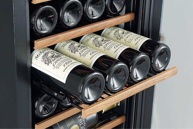 スムーズにラックを出し入れ