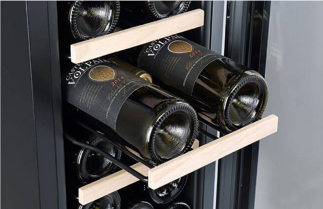 使いやすさとデザインを両立した木製飾り付きのスライドラック